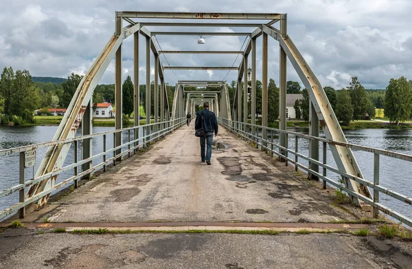 Segersta Bollnas Gemeente Zweden 2019 Man Loopt Millenniumbrug — Stockfoto