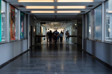 Schaerbeek, Brüksel Başkent Bölgesi, Belçika - 03 26 2022 - Belçika Flaman ve Walloon Yayın Şirketi 'nin karargahı