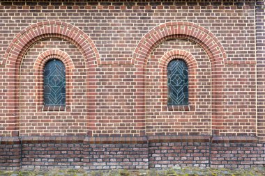 Echt, Limburg, Hollanda, 04 07 2022 - Saint Anne Şapeli 'nin tuğla duvarının ayrıntıları
