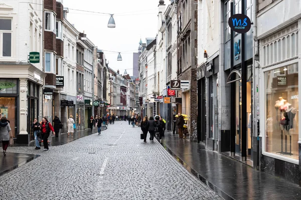 Maastricht Limburg Netherlands 2022 People Walking Rainy Streets Old Town — Foto de Stock