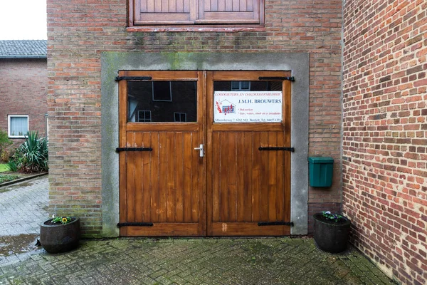 Banholt Limburg Netherlands 2022 Facade Wooden Entrance Door Local Plumber — Stockfoto