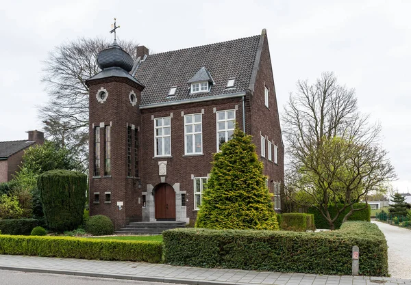 Urmond, Limburg, Hollanda - 04 07 2022 Castle stili.