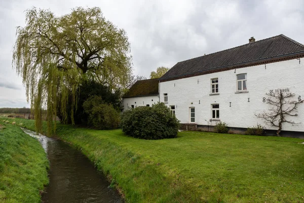 Sittard Limburgo Países Baixos 2022 Casa Campo Branca Riacho Geleenbeek — Fotografia de Stock