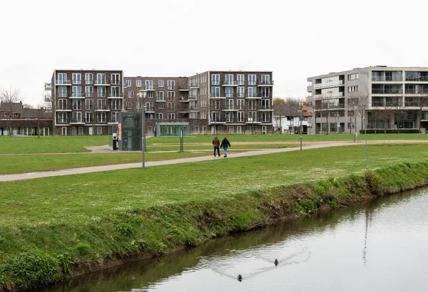 Sittard Limburg Nizozemsko 2022 Keutel Creek Předměstí Města Současnými Bytovými — Stock fotografie