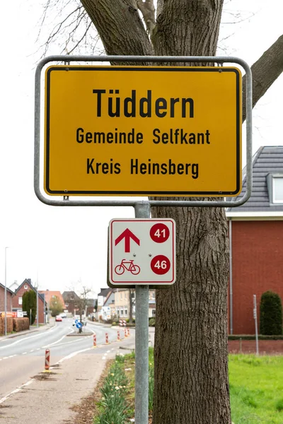 Tuddern Nadrenia Północna Westfalia Niemcy 2022 Żółty Znak Drogowy Miejscowości — Zdjęcie stockowe