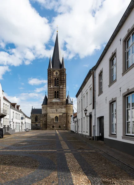 08 2022 - Eski pazar meydanındaki kilise kulesi