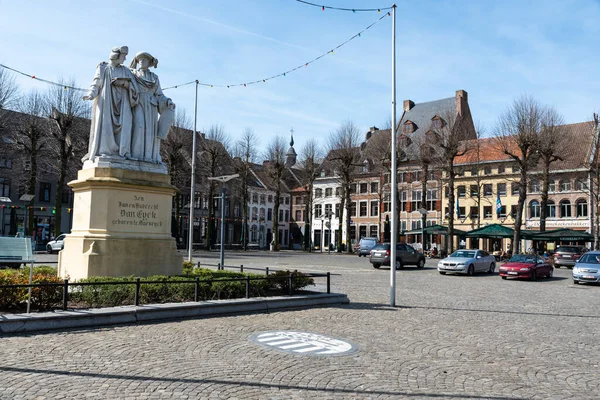 Maaseik Limburg Belgia 2022 Posąg Braci Van Eycka Starym Rynku — Zdjęcie stockowe