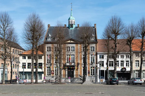 Maaseik Limburg Belgie 2022 Terasy Historické Stavby Starém Náměstí — Stock fotografie