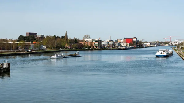 Hasselt Limburgo Bélgica 2022 Canal Albert Com Navios Porta Contentores — Fotografia de Stock