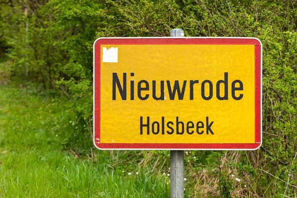 Nieuwrode Flemish Brabant Region Belgium 2022 Yellow Red Sign Village — стокове фото