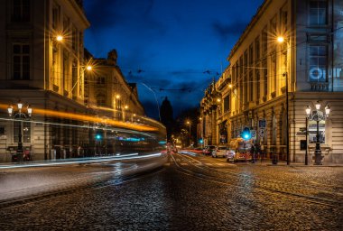 Brüksel Eski Kenti, Brüksel Başkent Bölgesi - Belçika - 11: 30 2019 Saint Jacques sur Coudenberg Meydanı üzerinde bir tramvay yolu izine sahip