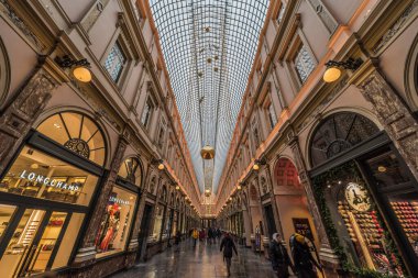 Brüksel Eski Kent, Brüksel Başkent Bölgesi - Belçika - 12 06 2019 Saint Hubertus Kraliyet Galerileri üzerine Noel süslemeleri ile birlikte Yeni Sanat Sanatları tarzı