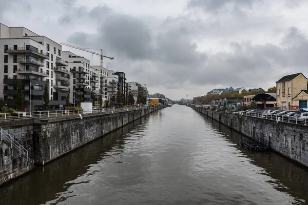 Molenbeek Bruxelas Bélgica 2016 Tráfego Local Indústria Bussy Torno Canal — Fotografia de Stock