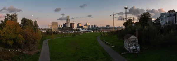 比利时布鲁塞尔首都区Molenbeek 2019年11月12日日落前俯瞰布鲁塞尔天际线 — 图库照片
