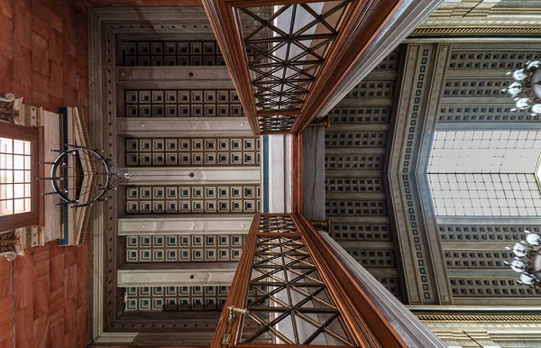 Atina Eski Kenti, Attica - Yunanistan - 12 28 2019 Yunan Ulusal Akademisi İç mimarisi neo klasik tarzda süslerle