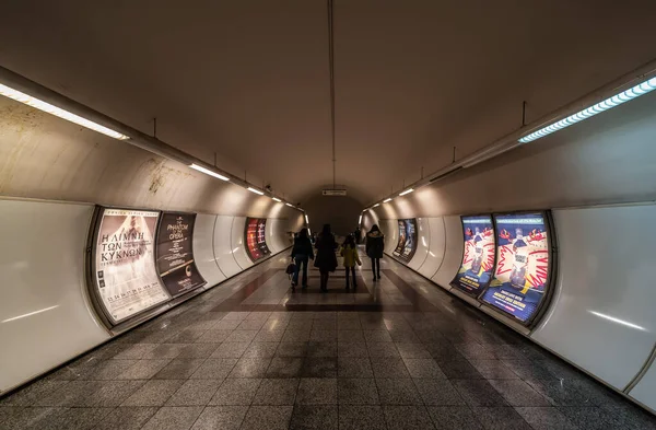 Atenas Ciudad Vieja Ática Grecia 2019 Personas Caminando Través Sala — Foto de Stock