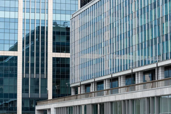 Brüksel İş Bölgesi, Brüksel Başkent Bölgesi - Belçika - 02 04 2020 Federal idari merkezin çağdaş binası üzerine soyut görüş