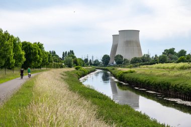 Brüksel Eski Kent, Brüksel Başkent Bölgesi - Belçika - 05 05 2020 Facade ve Federasyon Wallonie Bruxelles hükümet binasının işareti