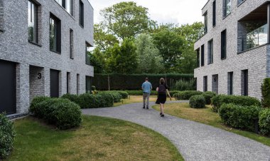 Gent, Flanders, Belçika - 06 13 2020 Banliyödeki modern apartman blokları