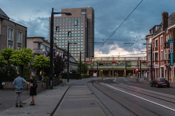 Gent Flandern Belgien 2020 Fußgänger Auf Einer Straße Mit Eisenbahnen — Stockfoto