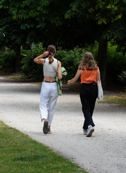 Bruselas Ciudad Vieja Bélgica 2020 Gente Caminando Hablando Parc Bruxelles —  Fotos de Stock