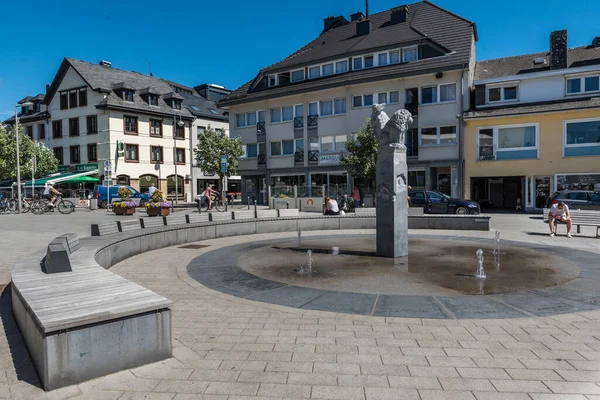 Sankt Vith Belgien 2020 Stadtplatz Mit Brunnen Und Rathaus Des — Stockfoto