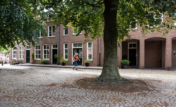 Хойсден Нидерланды 2022 Традиционные Дома Мощеные Брусчаткой Улицы Деревни — стоковое фото