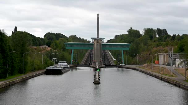 Ronquieres Wallon Region Belgia 2022 Kanalens Skråplan Kontrolltårn – stockvideo