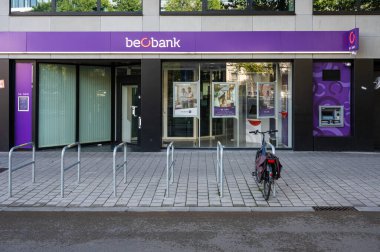 Brüksel Eski Kent, Brüksel Başkent Bölgesi, Belçika, 09 11 2022 - Beobank şirketinin bir acentesinin cephesi