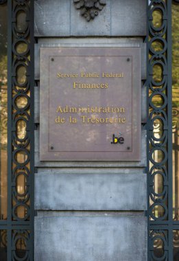 Brüksel Eski Kent, Brüksel Başkent Bölgesi, Belçika, 09 11 2022 - Maliye ve Hazine Bakanlığı cephesinde imzala