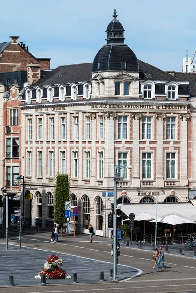Leuven Flemish Brabant Belgium 2022 Martelaren Square Hotel Залізничній Станції — стокове фото