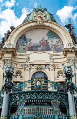 Prag - Çek Cumhuriyeti - 08 01 01 2020 Temsilciler Meclisi, Art Nouveau stilinde belediye binası olarak da bilinir.