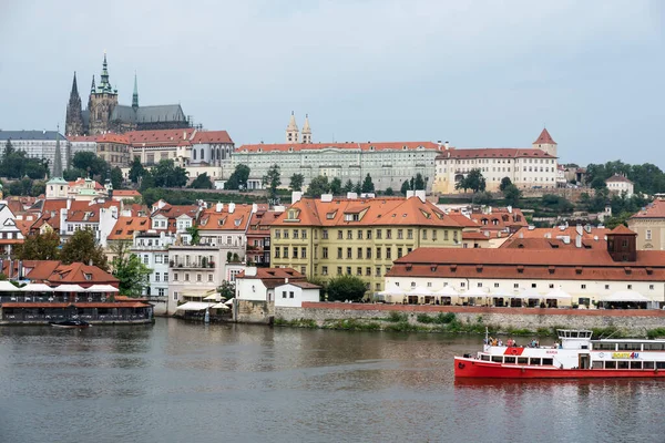 Прага Чехия 2020 Панорамный Вид Старый Город Реку Молдау Карлова — стоковое фото