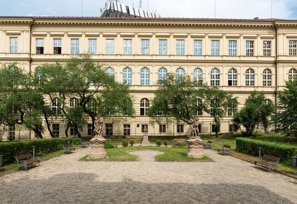 Praga República Checa 2020 Fachada Entrada Con Jardines Del Museo —  Fotos de Stock