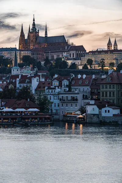 Praag Tsjechië 2020 Panoramisch Uitzicht Aan Oevers Van Moldau Met — Stockfoto