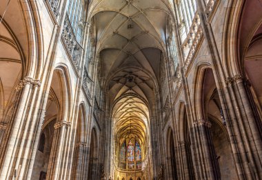Prag - Çek Cumhuriyeti - 08 01 01 2020 Prag Kalesi 'nin iç kesimine doğrudan bakış