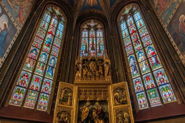 Prag - Çek Cumhuriyeti - 08 01 01 2020 Prag Kalesi 'nde mozaik cam iç tasarımı