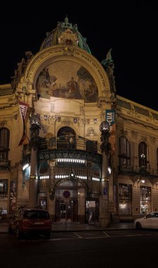 Prag - Çek Cumhuriyeti - 08 01 01 2020 Gece Belediyesi Cephesi