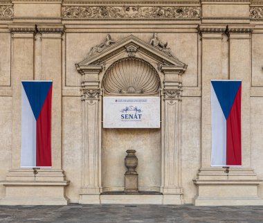 Prag - Çek Cumhuriyeti - 08 01 01 2020 Waldstein bahçesindeki Senato Binası ve cephesi