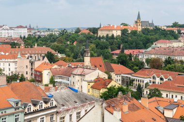 Prag - Çek Cumhuriyeti - 08 01 01 2020 Şehir üzerinde ekstra geniş panoramik manzara
