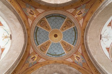 Prag - Çek Cumhuriyeti - 08 01 01 2020 Vysehrad mezarlığının dekore edilmiş tavanları