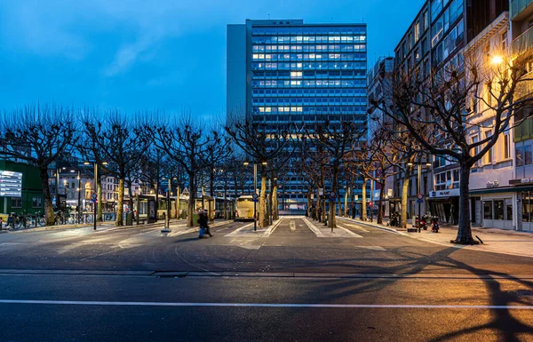 Antwerpen Flandern Belgien 2020 Menschen Die Nachts Über Den Roosevelt — Stockfoto