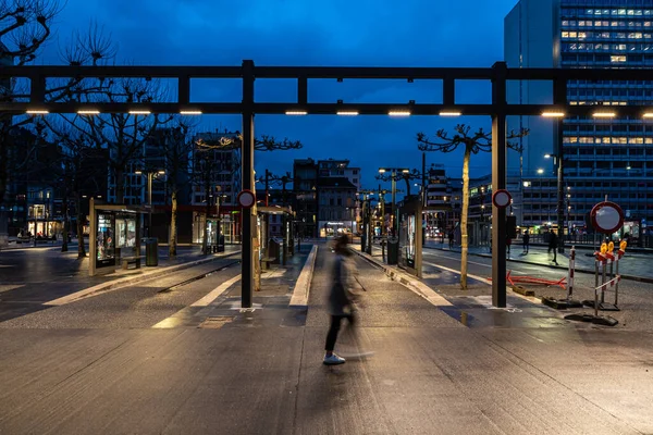 Antwerpen Flandern Belgien 2020 Menschen Die Nachts Über Den Roosevelt — Stockfoto