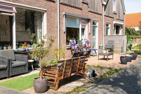 Catzand Zeeland April 2021 Versierde Voortuin Met Houten Banken Van — Stockfoto