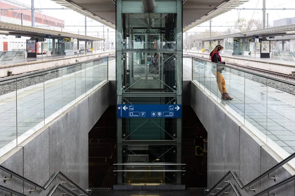 Brujas Región Flamenca Bélgica 2021 Plataforma Escalera Estación Ferroviaria Brujas — Foto de Stock