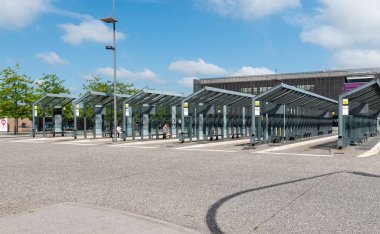 Leeper, Batı Flanders Bölgesi - Belçika - 07 15 2021 Bölgesel toplu taşıma merkezi otobüsler için