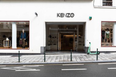 Brüksel Eski Kent, Brüksel Başkent Bölgesi - Belçika - 09 10 2021 Kenzo Moda Dükkanı Cephesi