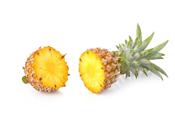 Helft Van Ananas Snijd Ananas Geïsoleerd Witte Achtergrond — Stockfoto