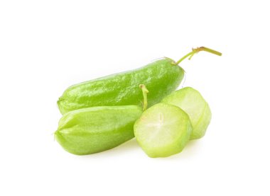 Averrhoa bilimbi meyveleri veya Beyaz arka planda izole edilmiş İnanç.
