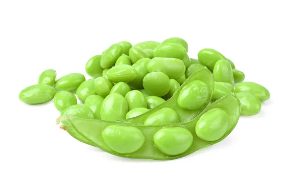 白い背景の上の緑の大豆の豆 — ストック写真